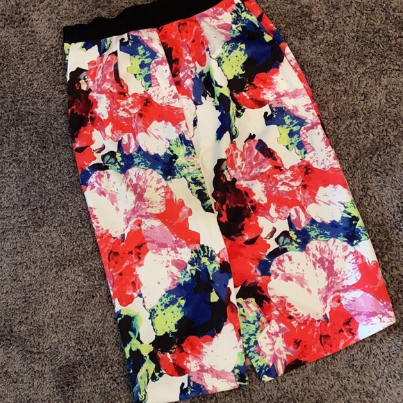 Floral pencil skirt - Picture 2 of 4